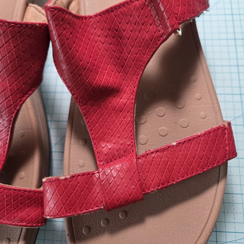 Vionic Size 10 Red Wedge Sandals - Picture 14 of 16
